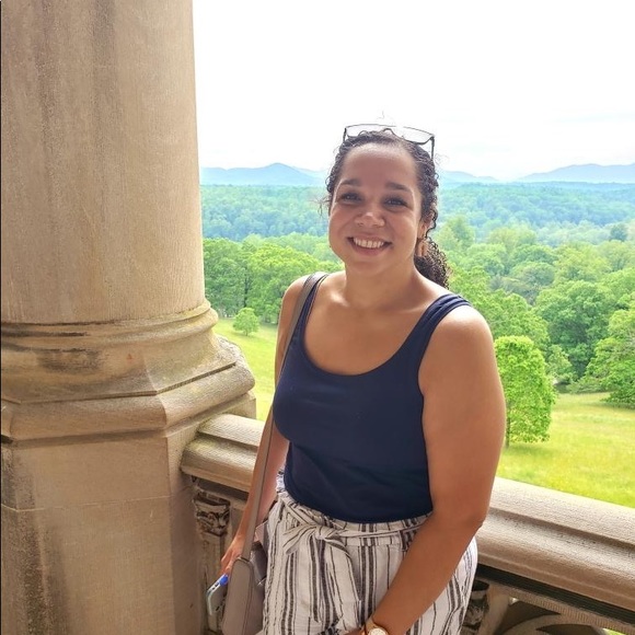 Meet your Posher, Kayla - Picture 2 of 4